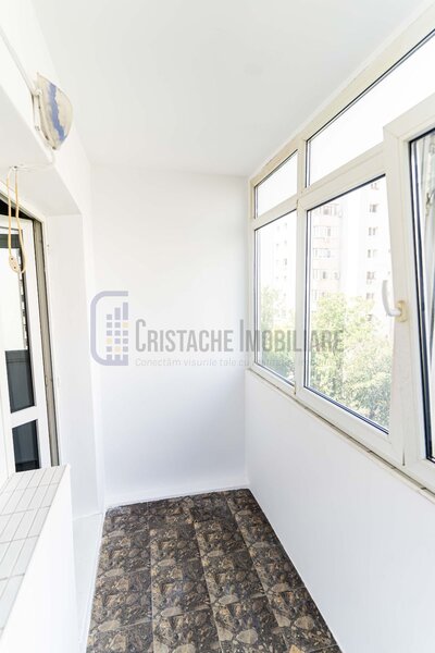 Delfinului, Pantelimon, apartament 2 camere, decomandat, et. 5.